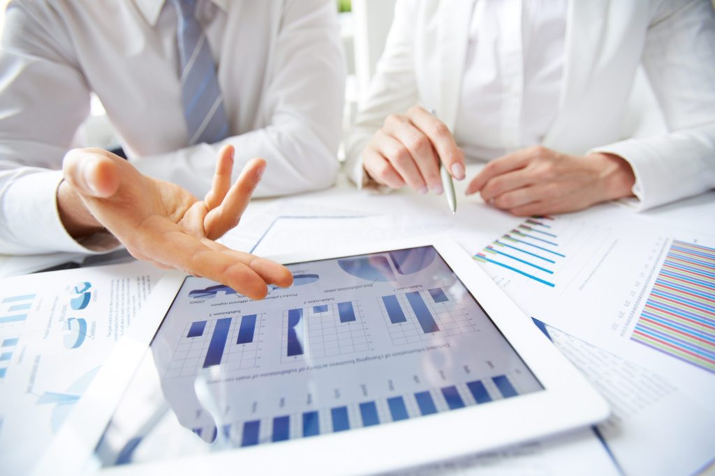 Home Close Up Executive Presenting Annual Results Scaled 1 1 1024x683